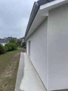 Nouvelle réalisation d’un enduit monocouche avec finition grattée sur une maison en agglos à Thaon-les-Vosges (88).