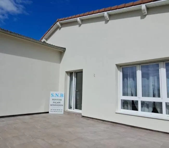 Chantier d'isolation des murs par l'extérieur à Dommartin-Lès-Remiremont